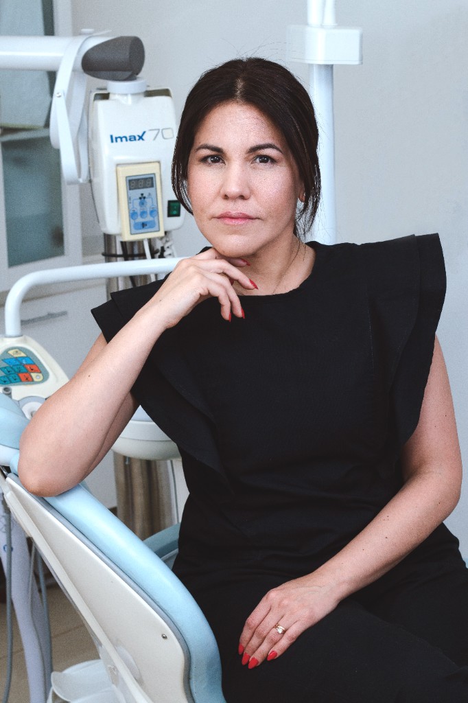 Dra. Laura Delgado - Cirugía maxilofacial e implantes en Neuquén